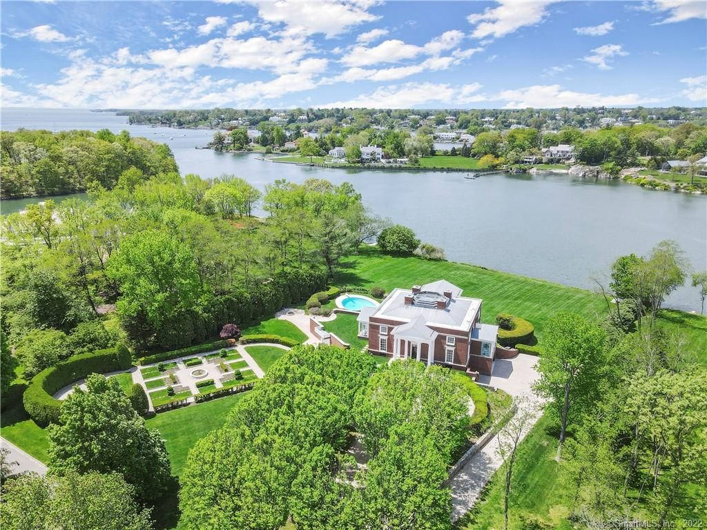 Greenery Around Estate In Greenwich Ct Wallpaper