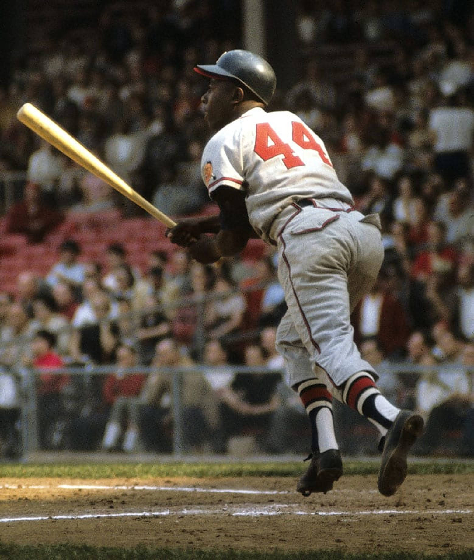 Hank Aaron Leaping From Base Wallpaper