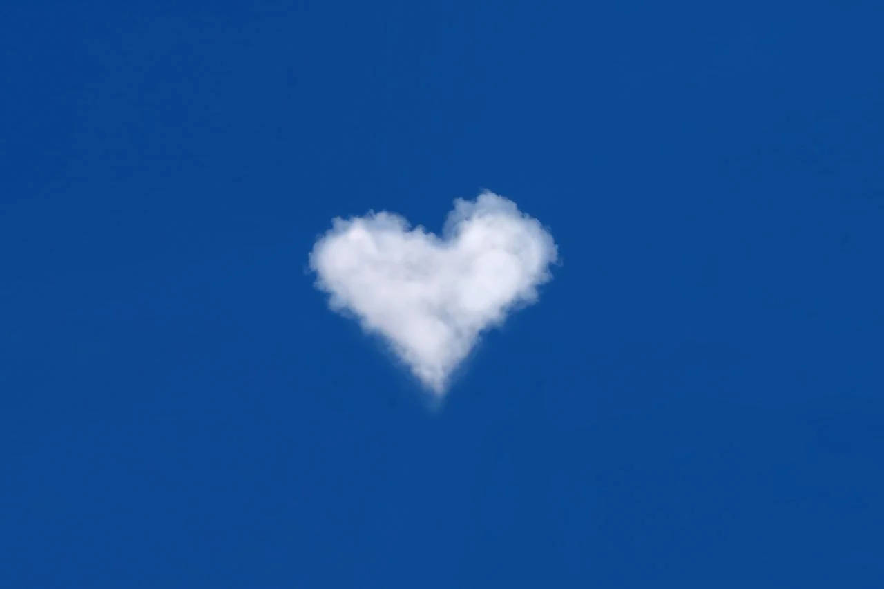 Heart Cloud On Blue Sky Wallpaper