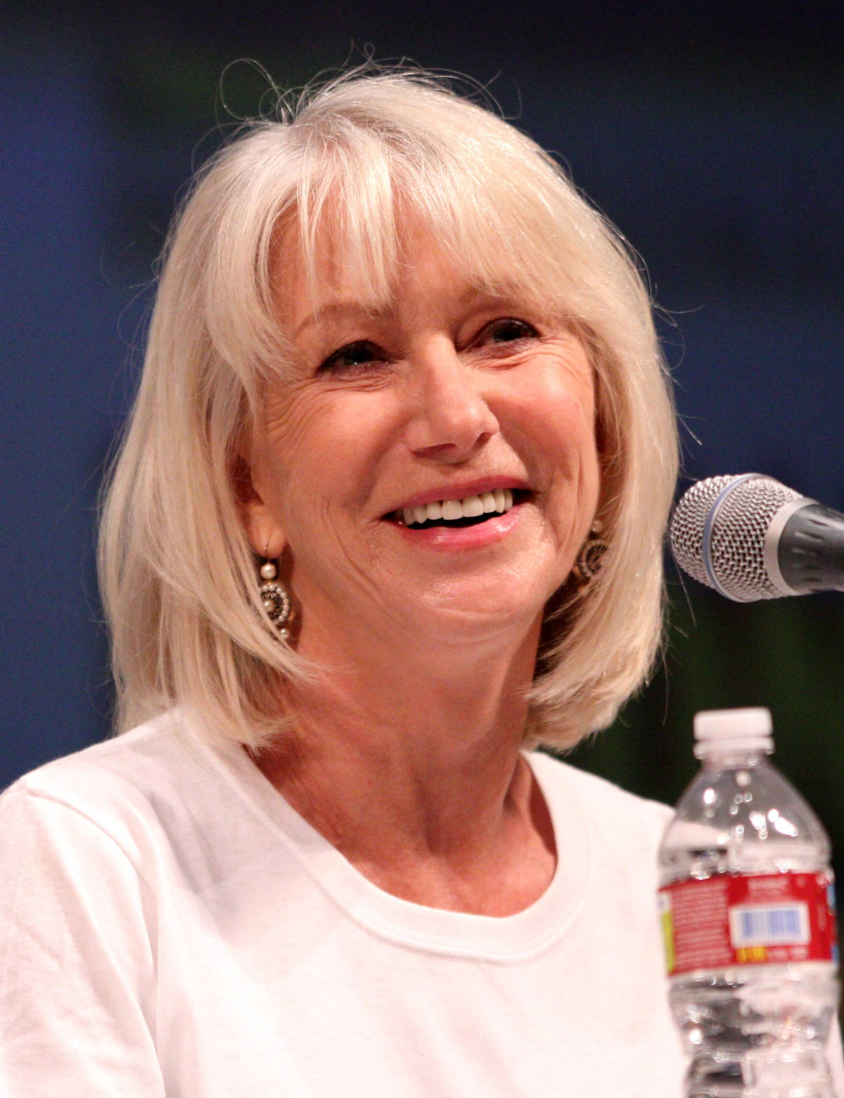 Helen Mirren Red Panel 2010 San Diego Wallpaper