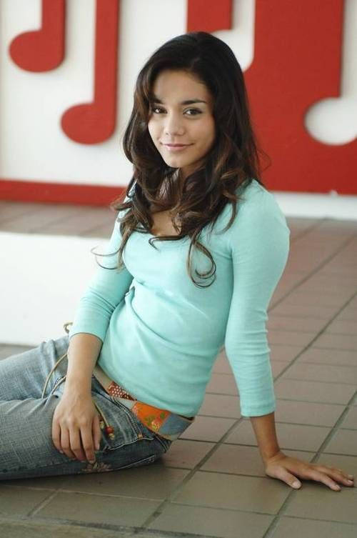 High School Musical Gabriella Teenage Girl Wallpaper