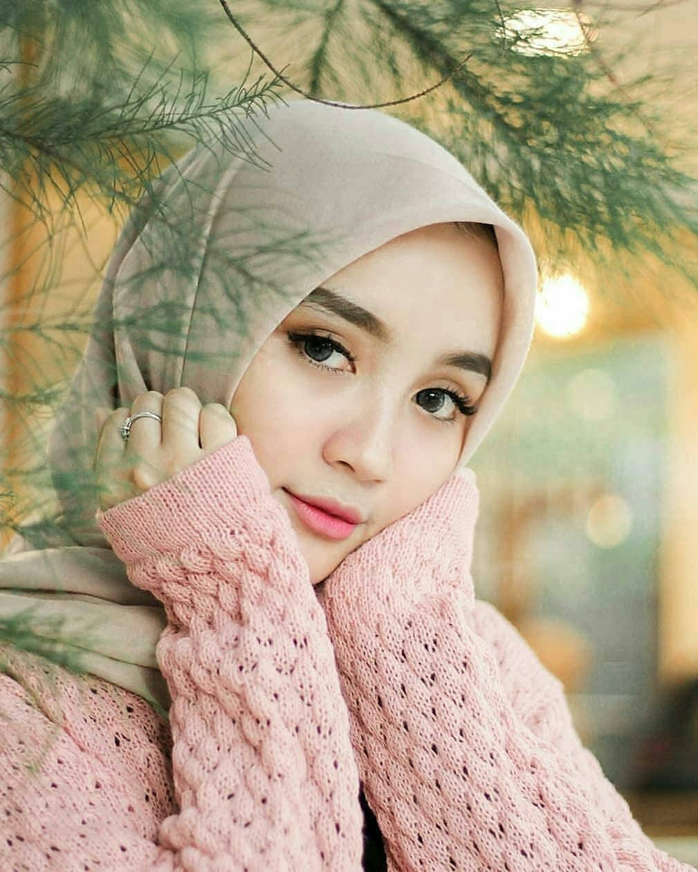 Hijab Girl In Pink Wallpaper