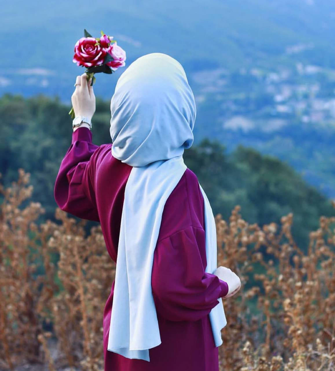 Hijab Girl In Violet Wallpaper