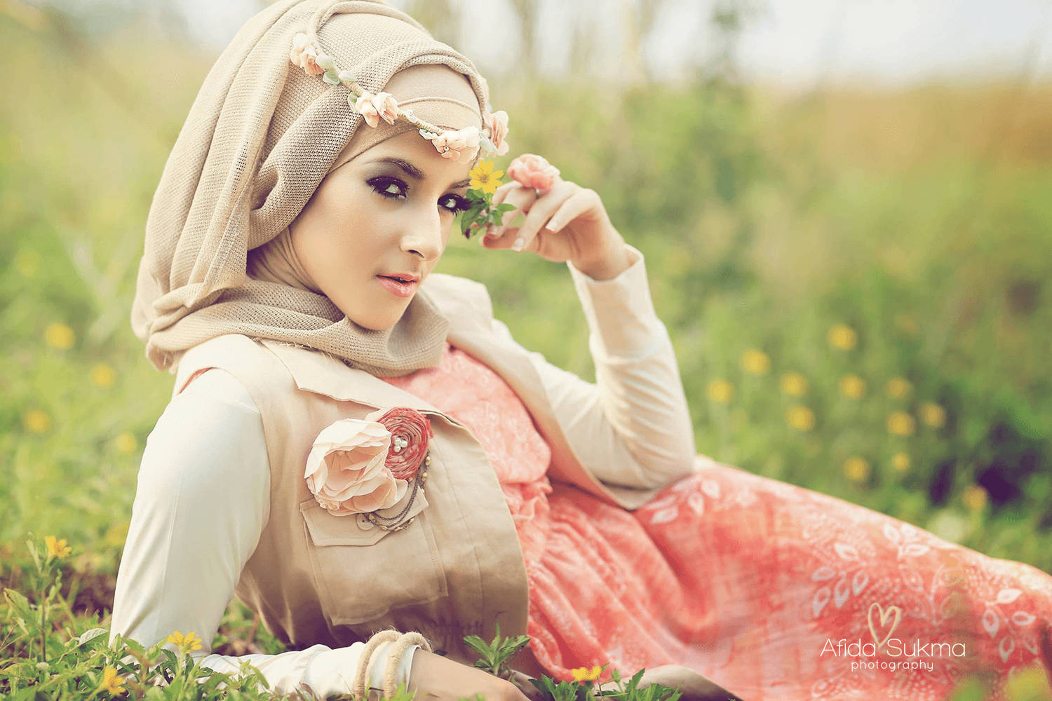 Hijab Girl With Flowers Wallpaper