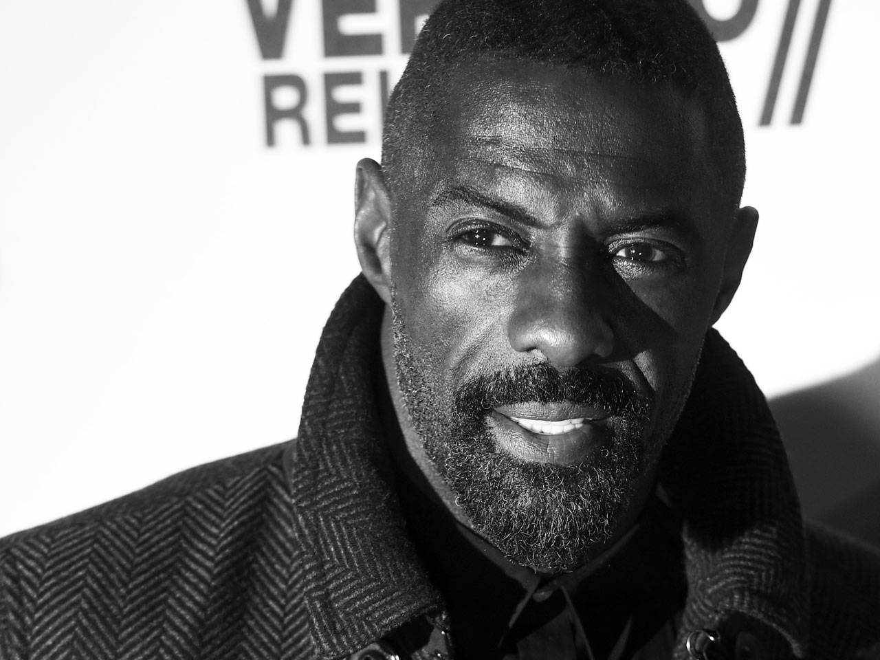 Hollywood Star Idris Elba Sporting A Stylish Thick Trench Coat Wallpaper