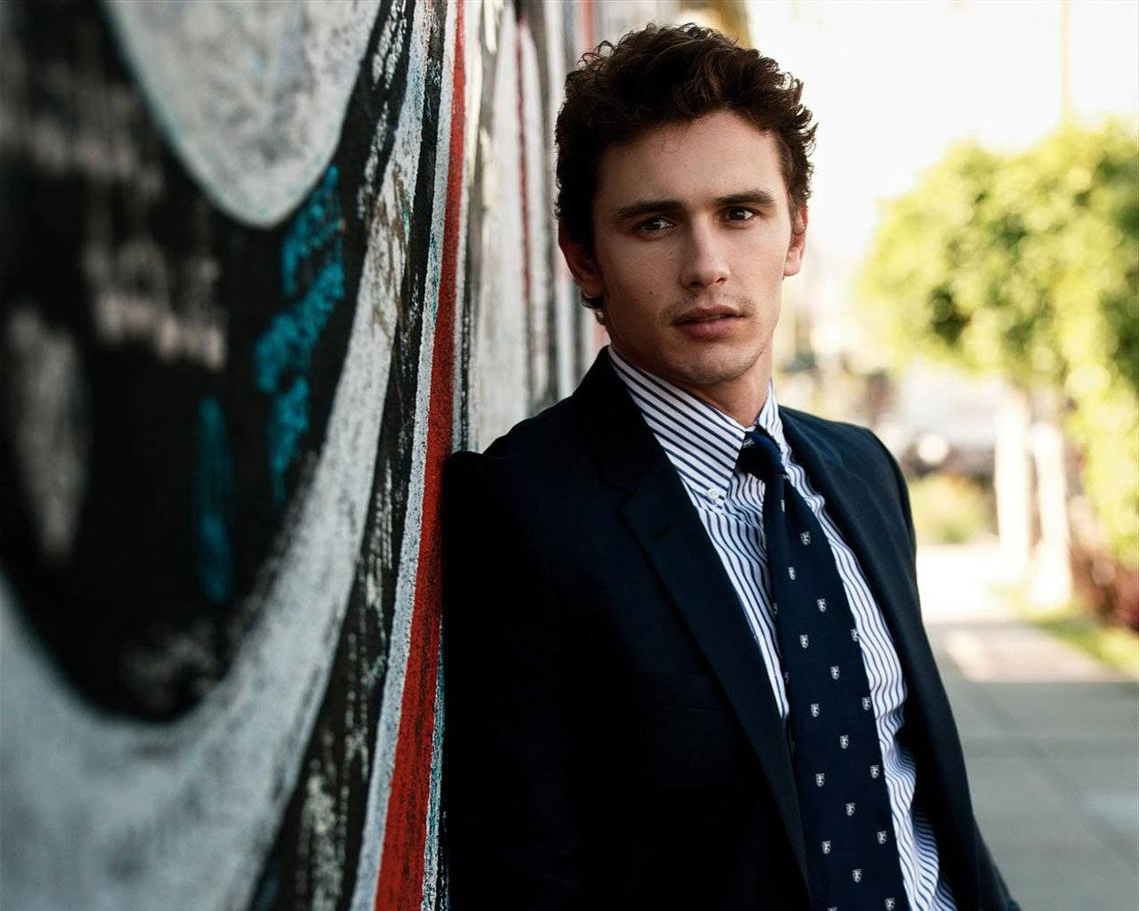 Hollywood Star James Franco Posing During A Street Photoshoot Wallpaper