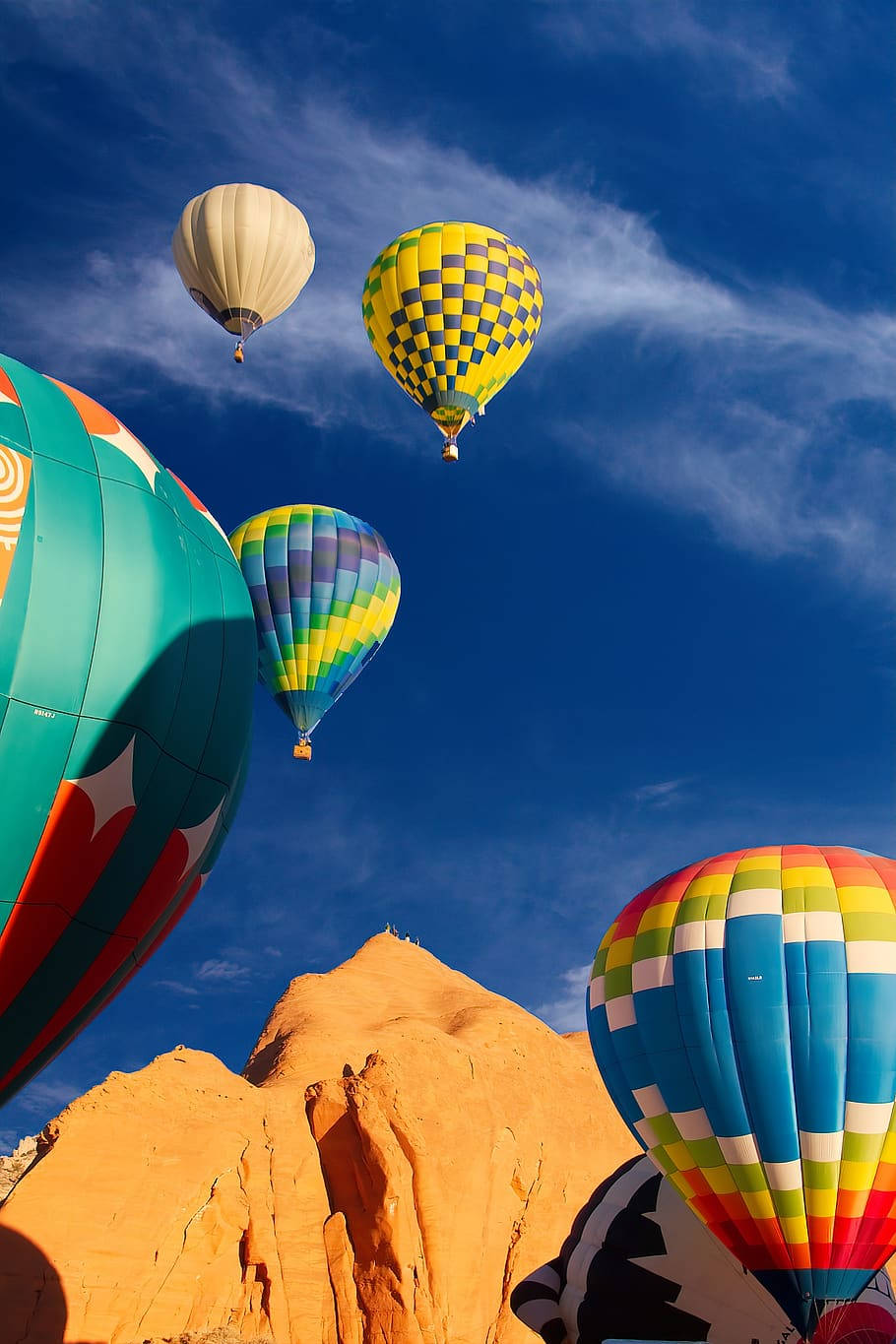 Hot Air Balloon In Vibrant Hues Wallpaper