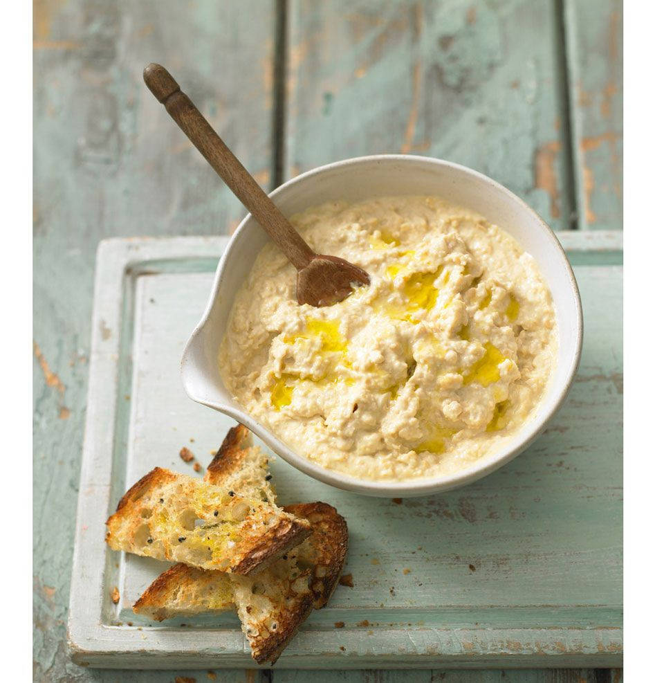 Hummus With Toasted Bread Wallpaper