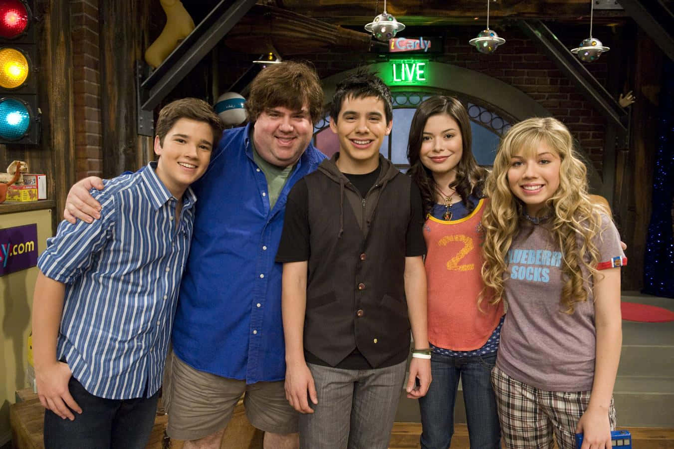 I Carly Cast On Set Wallpaper