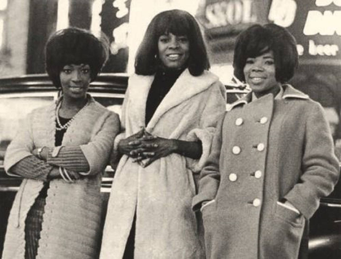 Iconic R&b Group Martha And The Vandellas In Performance Wallpaper