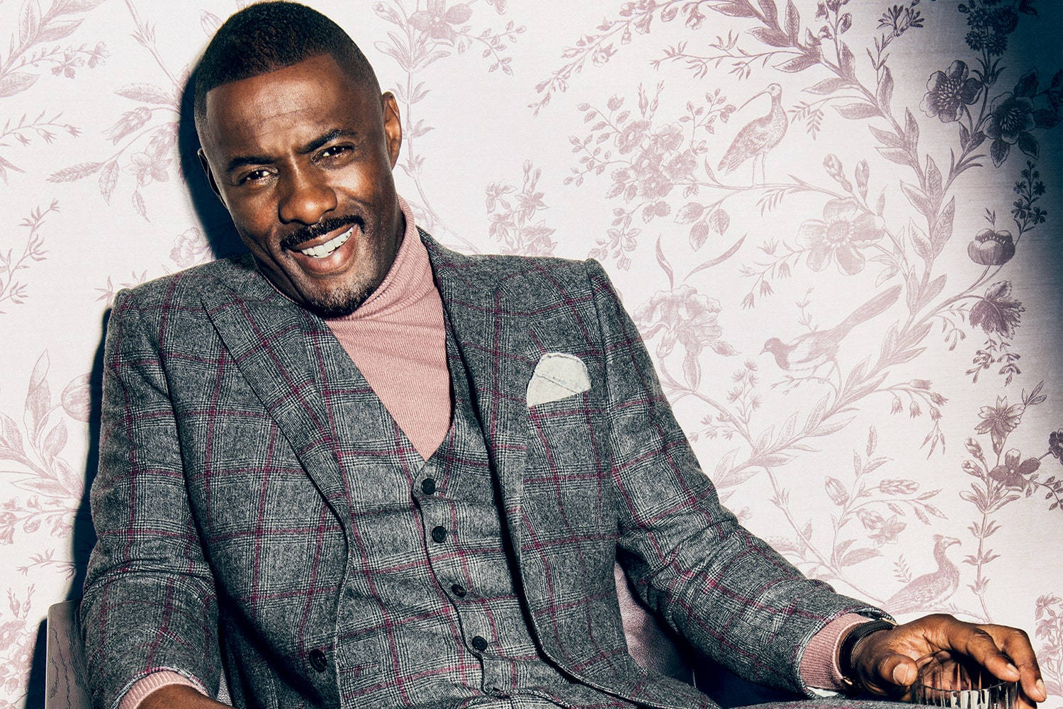 Idris Elba In Plaid Suit Wallpaper