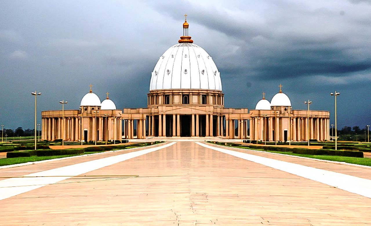 In Front Of Yamoussoukro Ivory Coast Wallpaper
