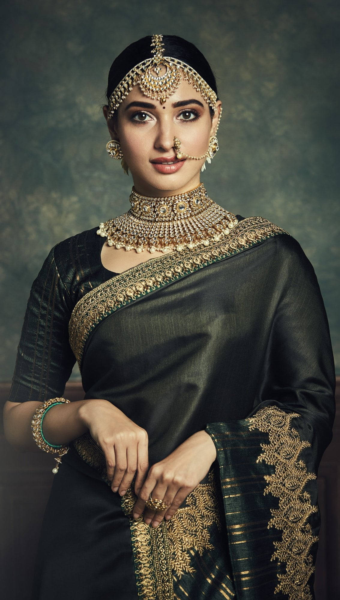 Indian Actress Tamanna Bhatia In Elegant Traditional Saree Dress Wallpaper