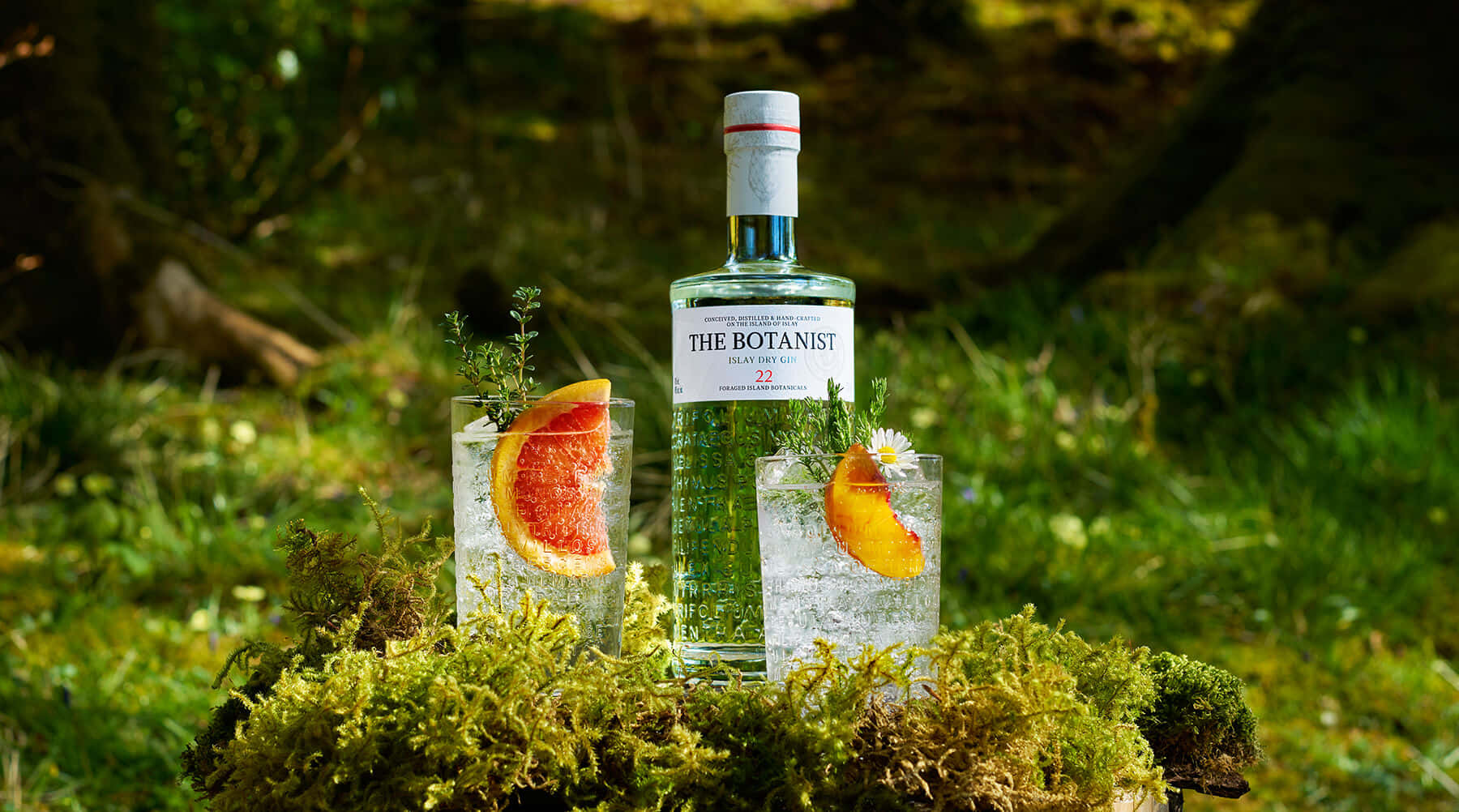 Indulge In The Botanist Islay Dry Gin: A Deluxe Beverage Experience Wallpaper