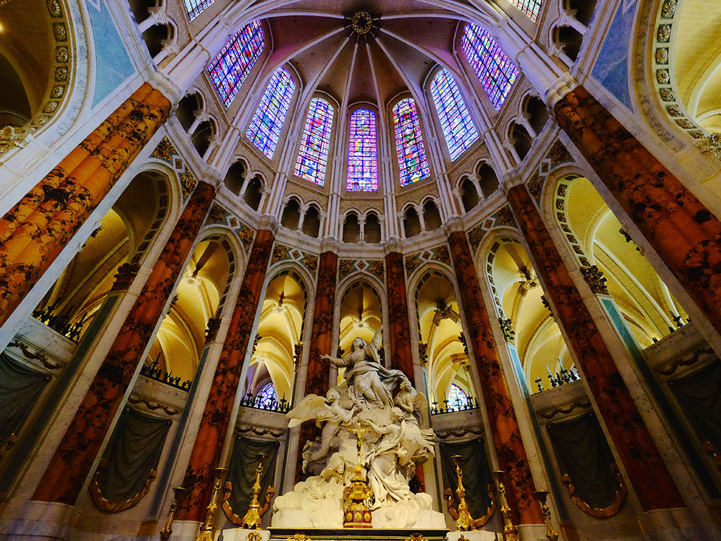 Interior Of Chartres Cathedral Wallpaper