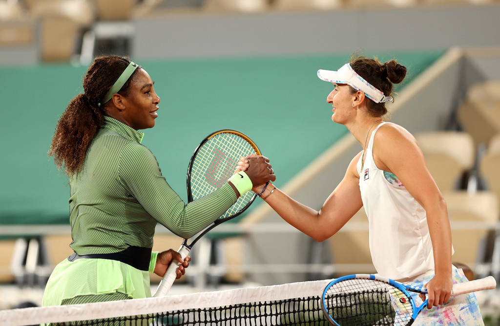 Irina-camelia Begu And Serena Williams Wallpaper