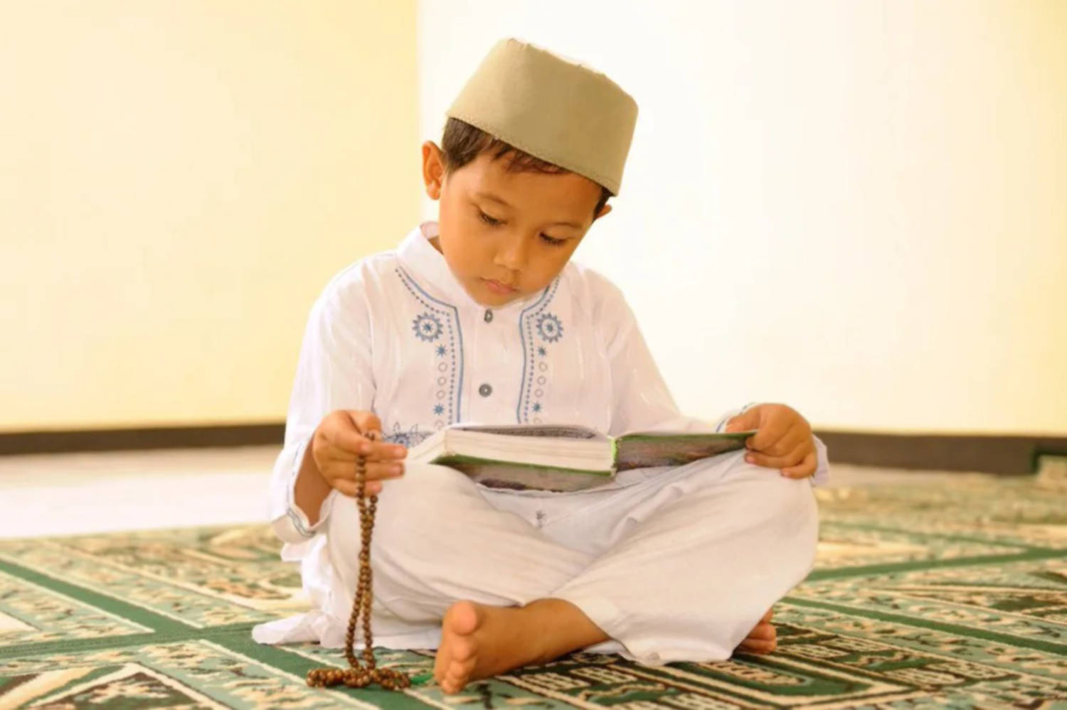 Islamic Boy Reading Quran Wallpaper
