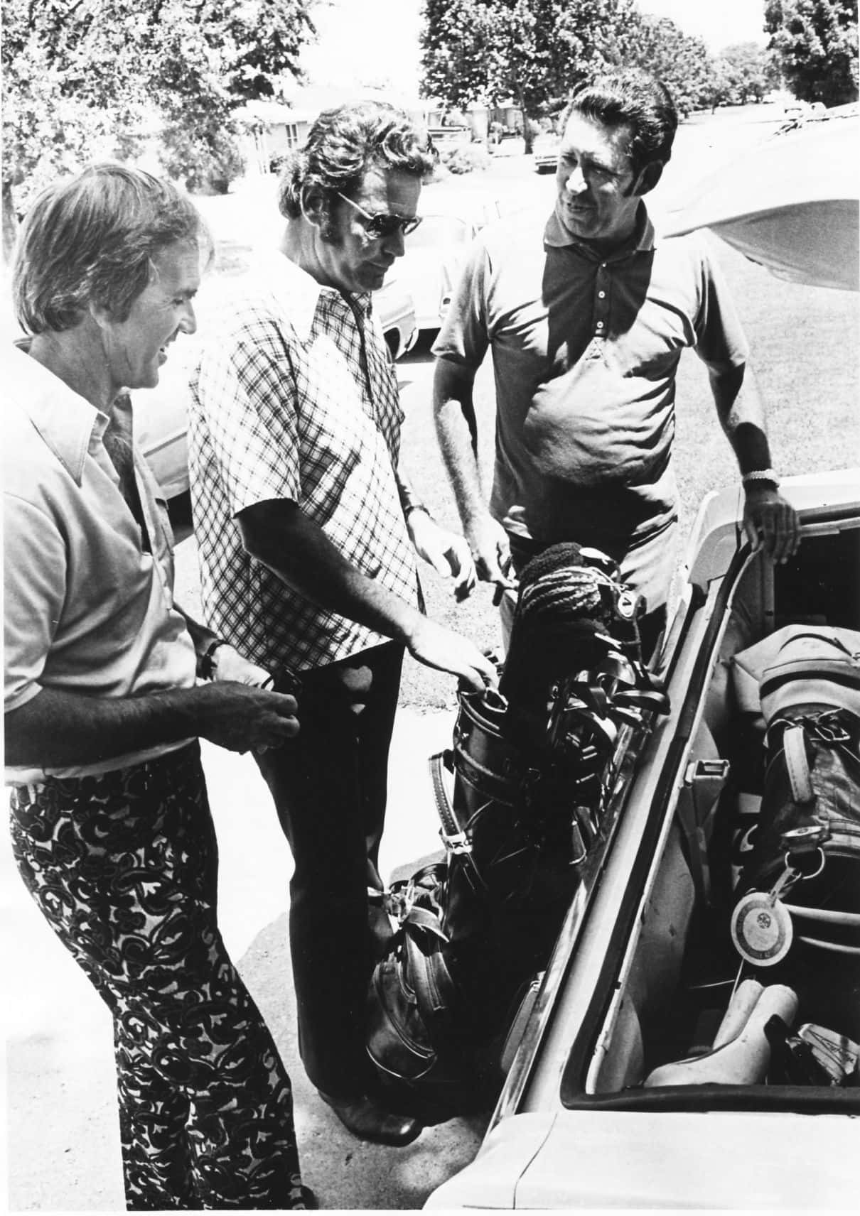 James Garner Golfing With Friends Blackand White Wallpaper