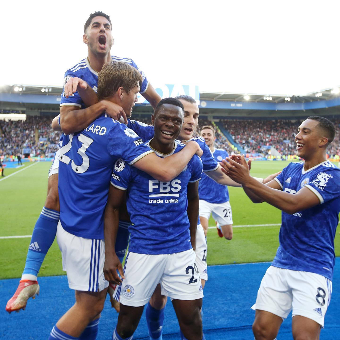 Jannik Vestergaard And Teammates Celebrating Wallpaper