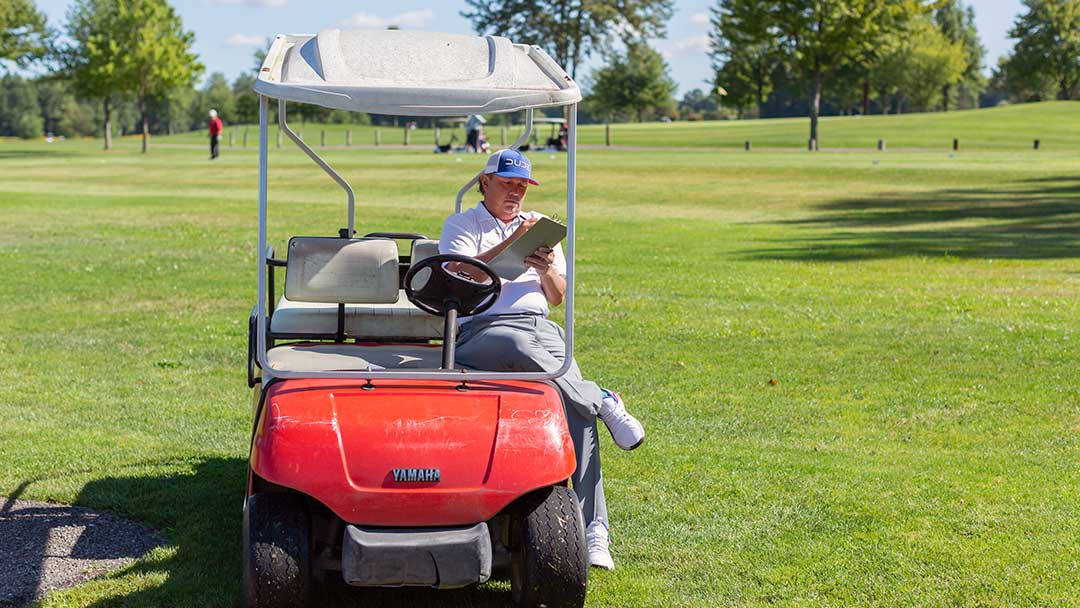 Jason Dufner Writing In A Golf Cart Wallpaper