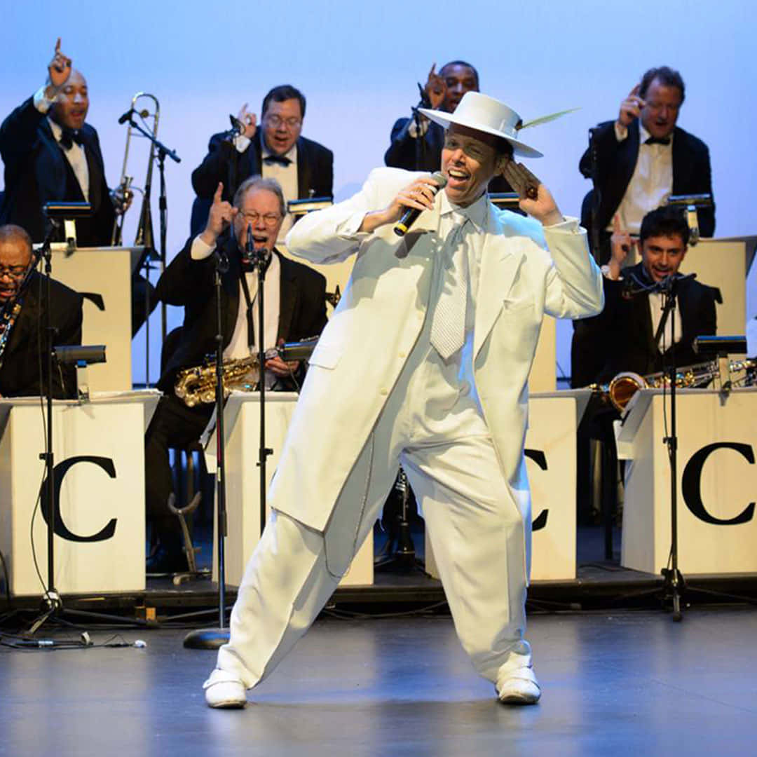 Jazz Performancein White Suit Wallpaper