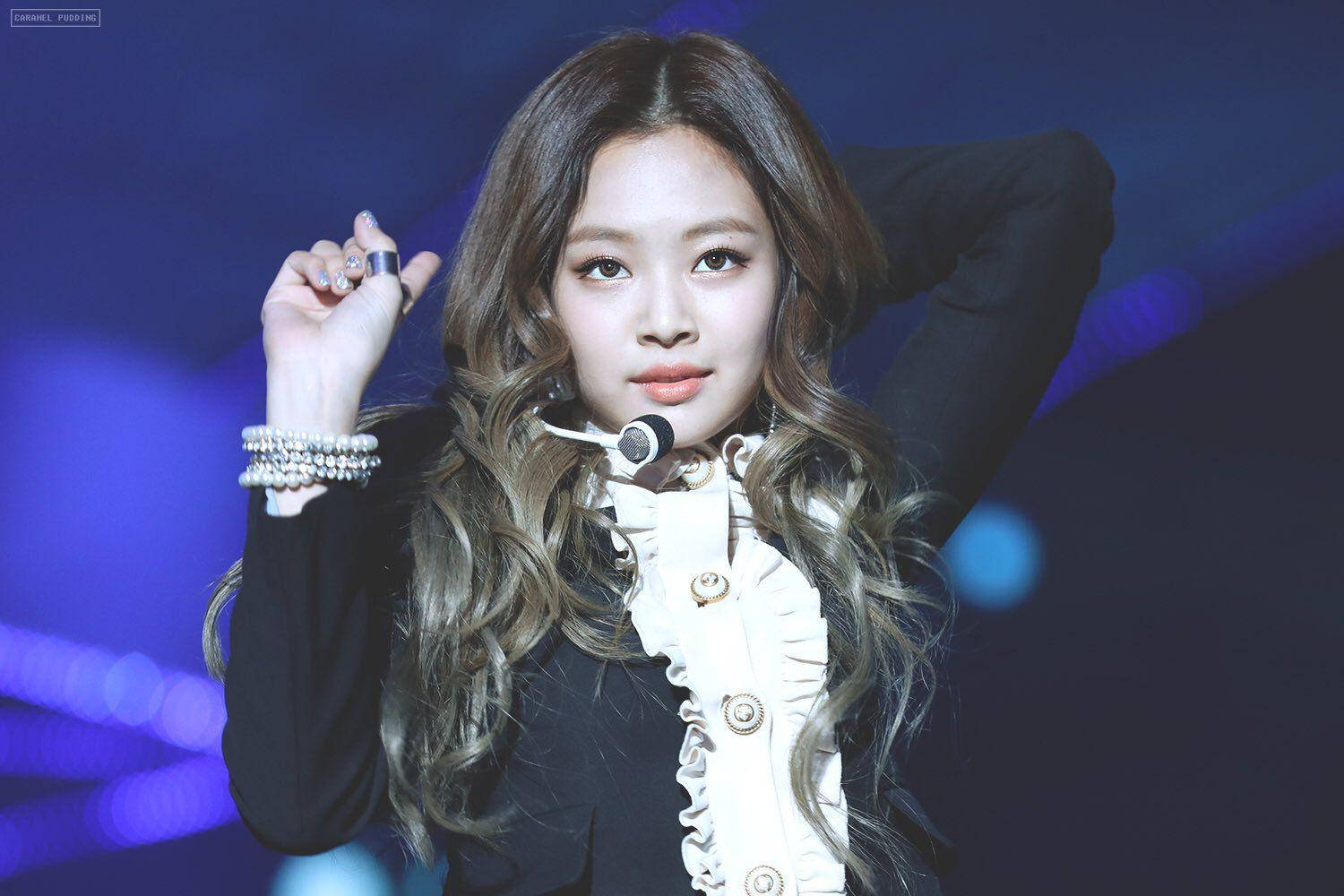 Jennie Kim Dancing On Stage Wallpaper