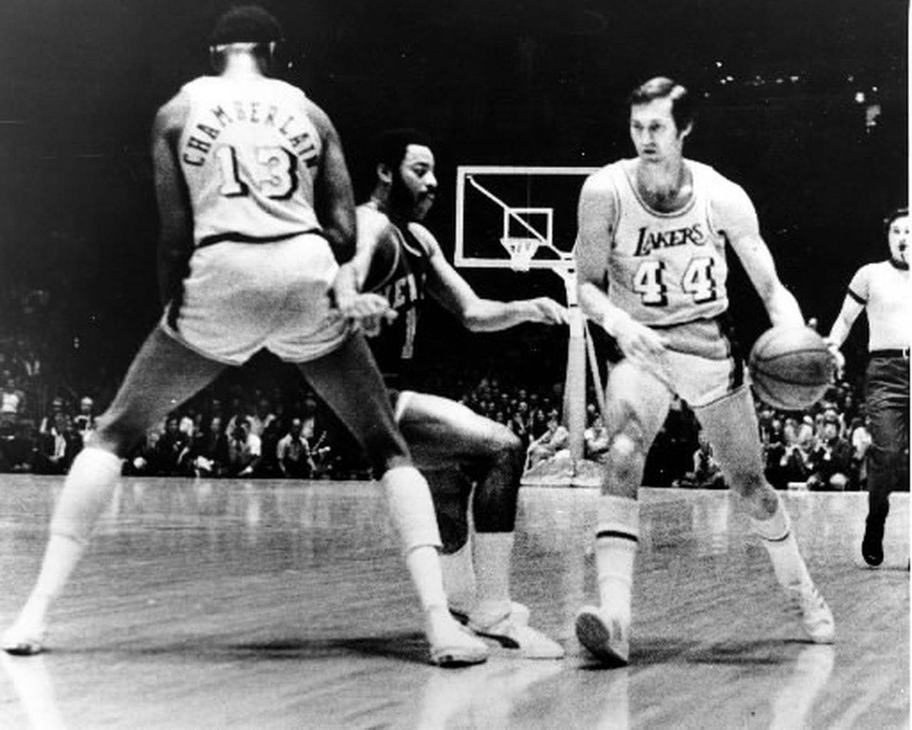 Jerry West Walt Frazier Match Nba Finals 1972 Wallpaper