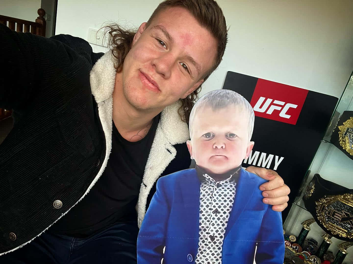 Jimmy Crute Posing With Cutout Of Hasbulla Wallpaper