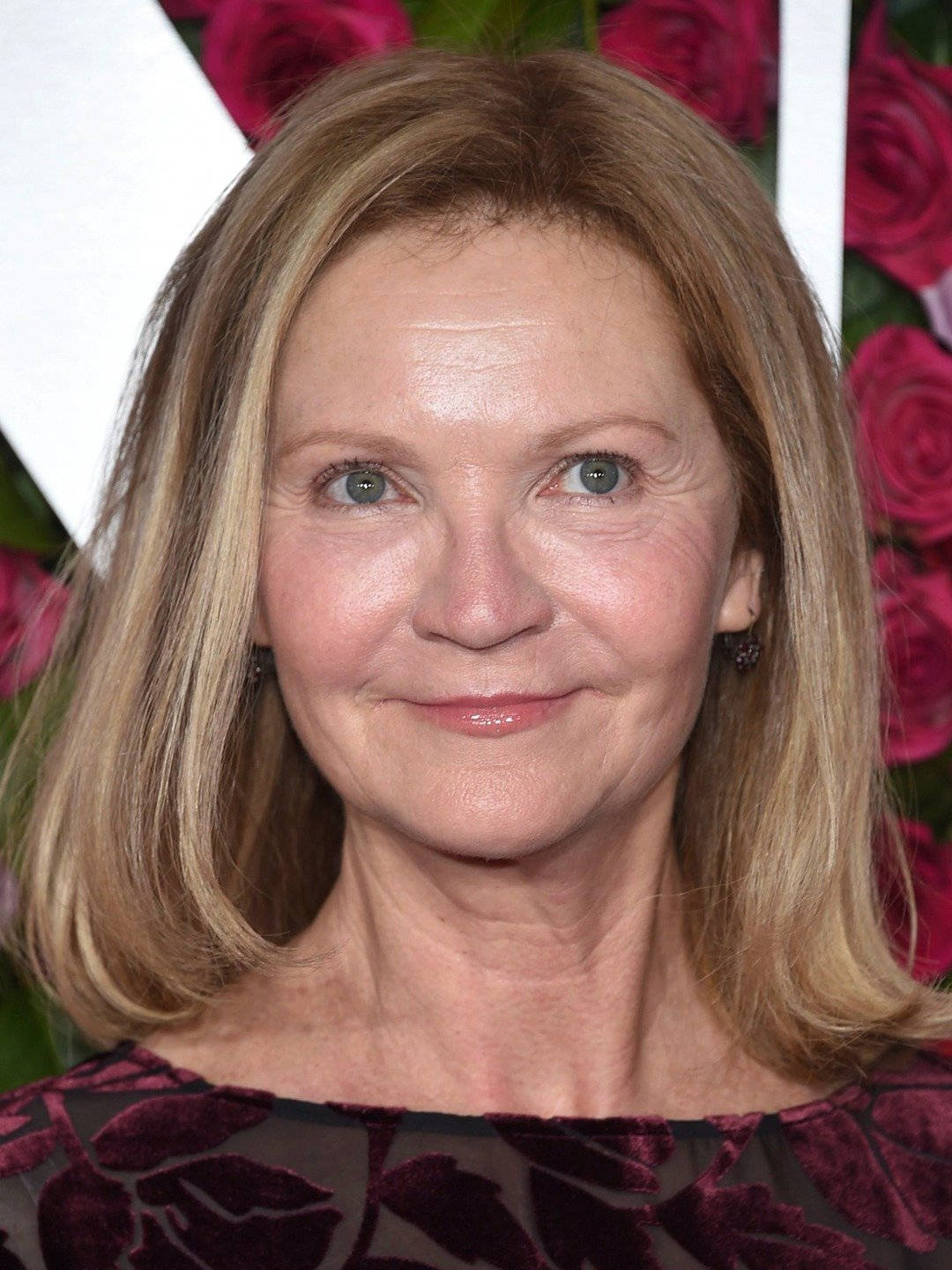 Joan Allen Red Roses Wallpaper