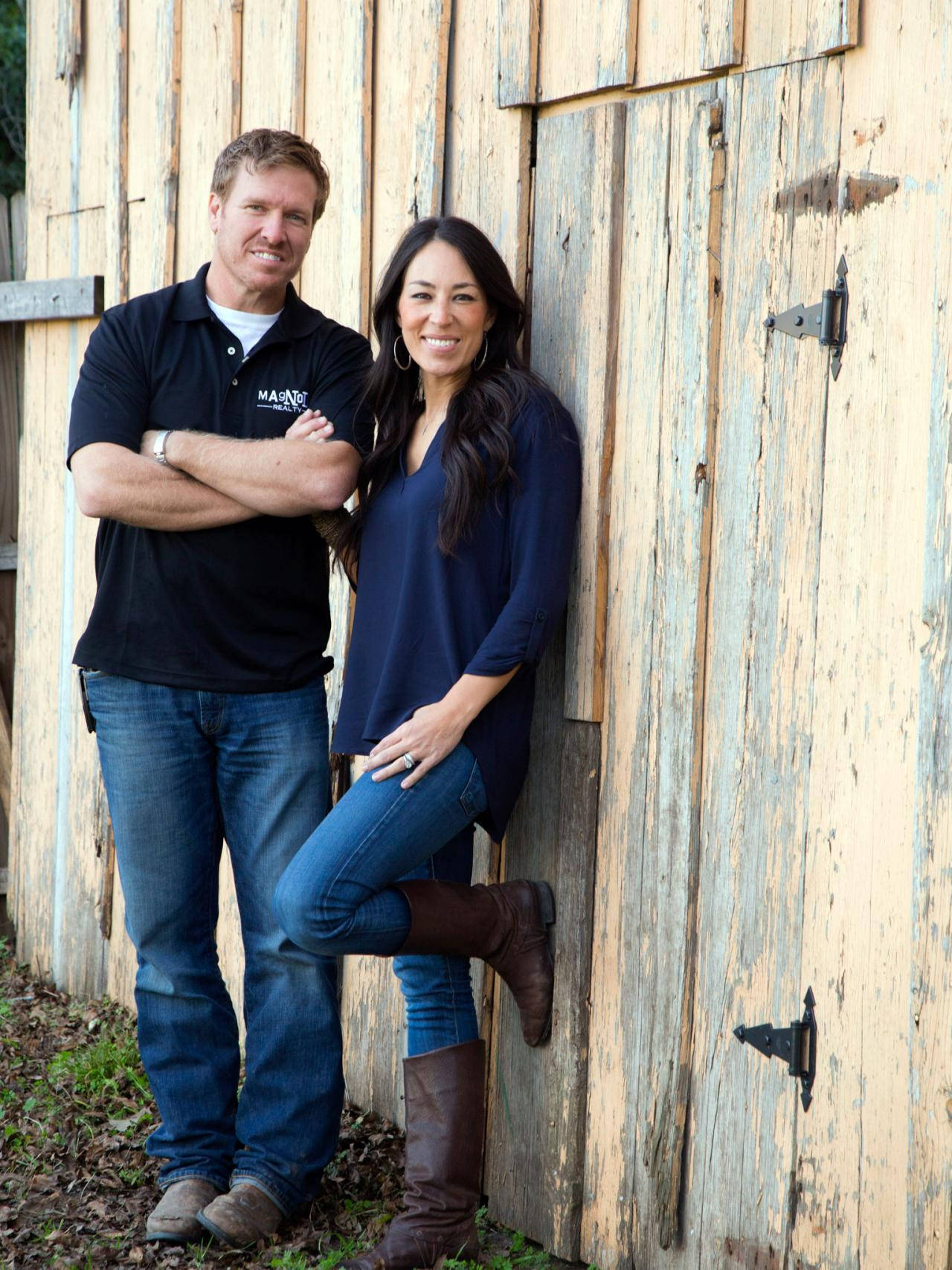 Joanna Gaines And Chip Repair Wallpaper