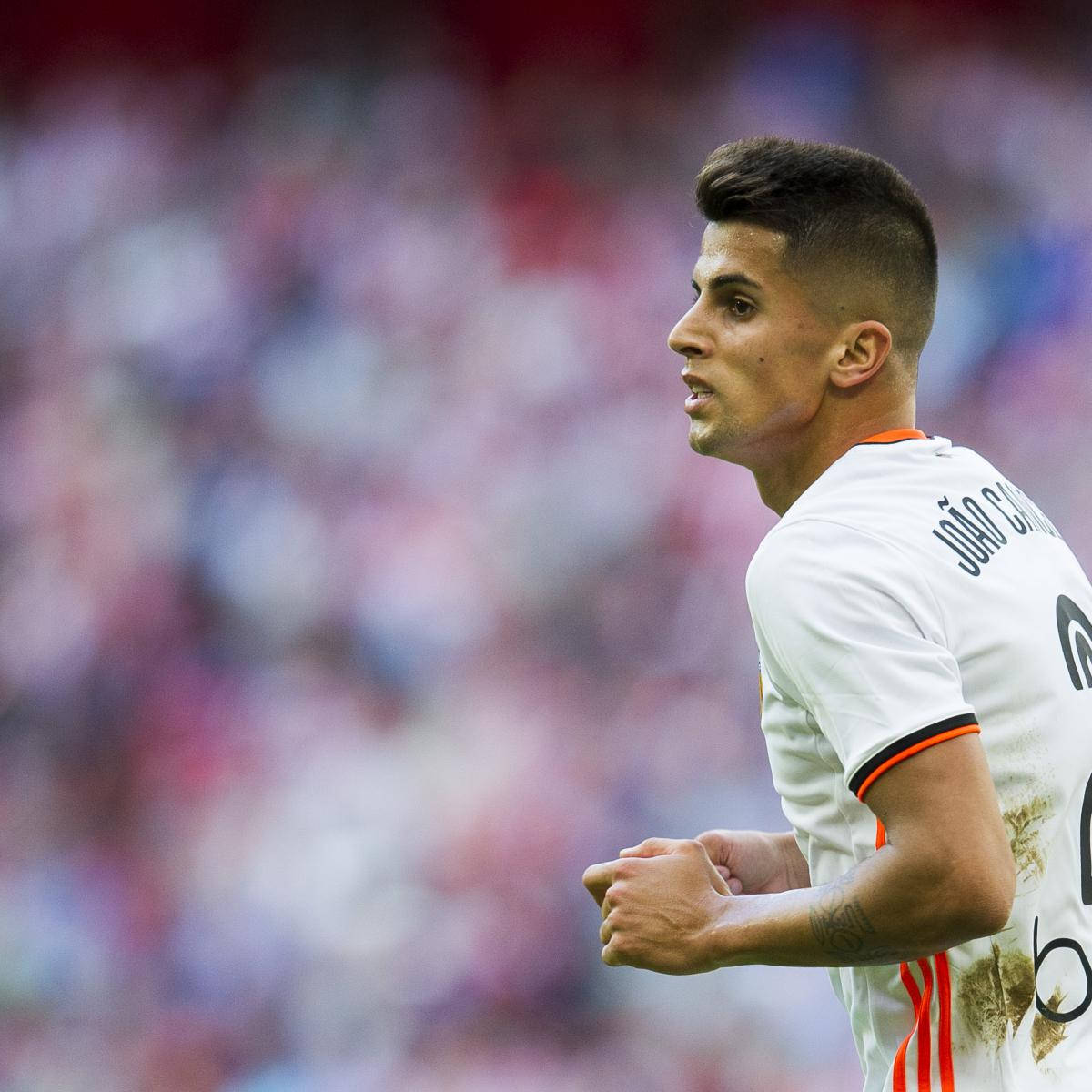 Joao Cancelo Side View Wallpaper