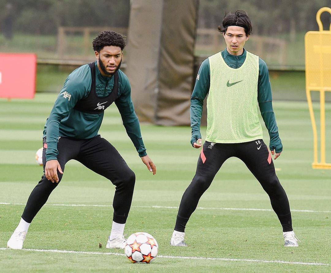 Joe Gomez Training With Teammate Wallpaper