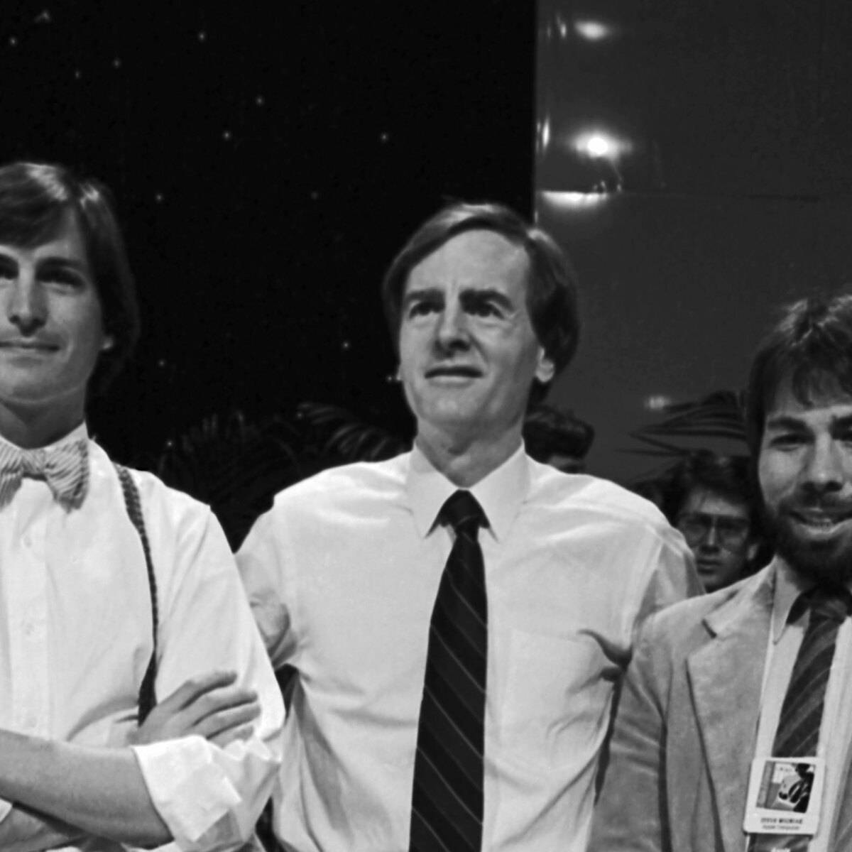 John Sculley In Between The Apple Duo Wallpaper