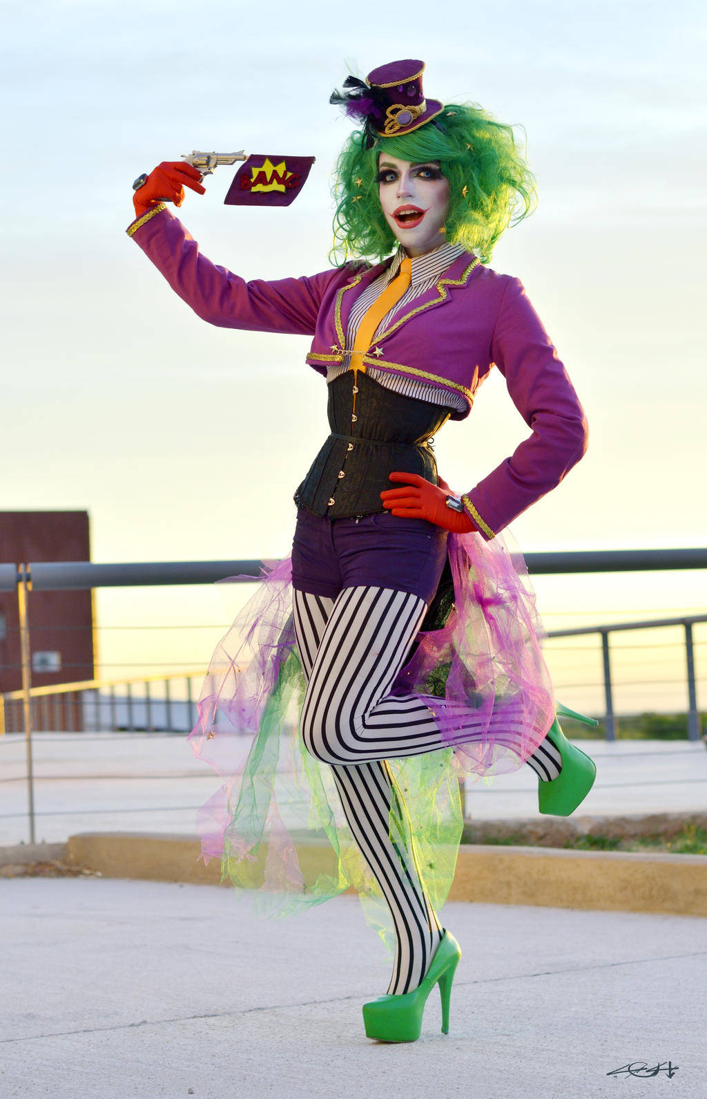 Joker Phone Female Cosplay Wallpaper