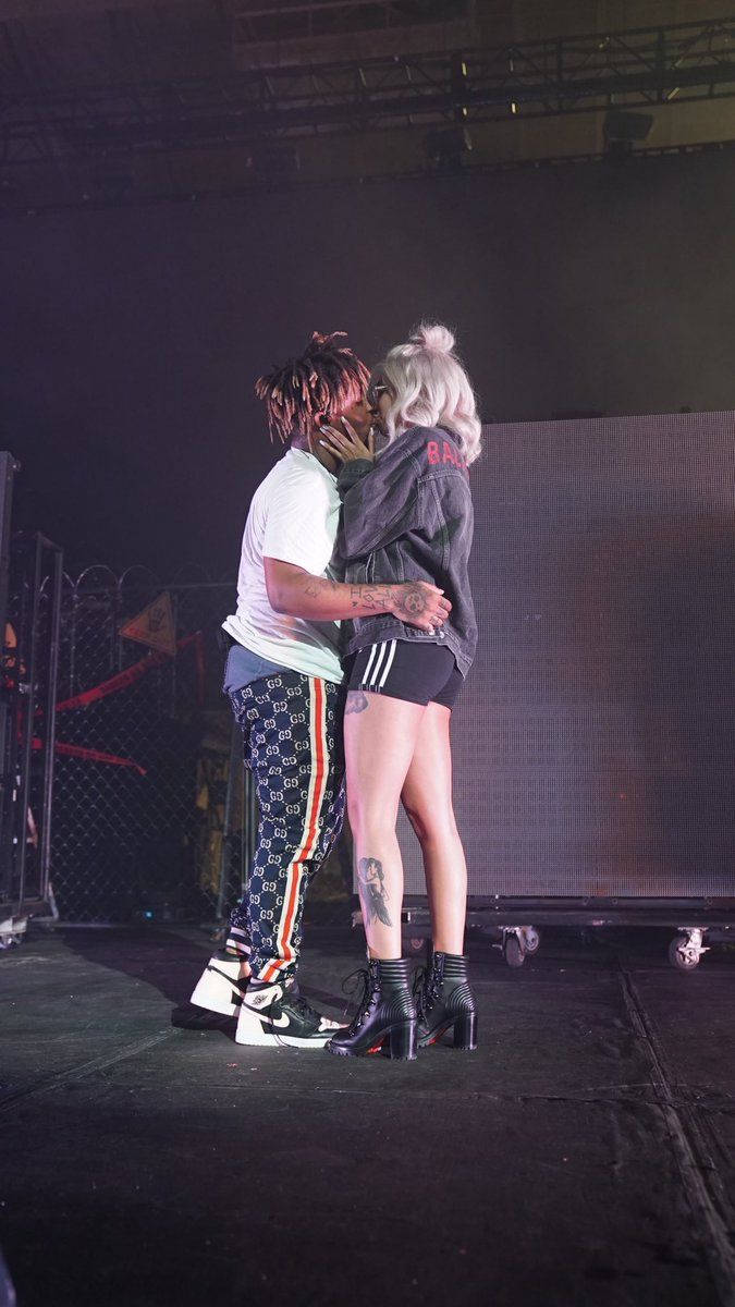 Juice Wrld And Ally Live Kiss Wallpaper