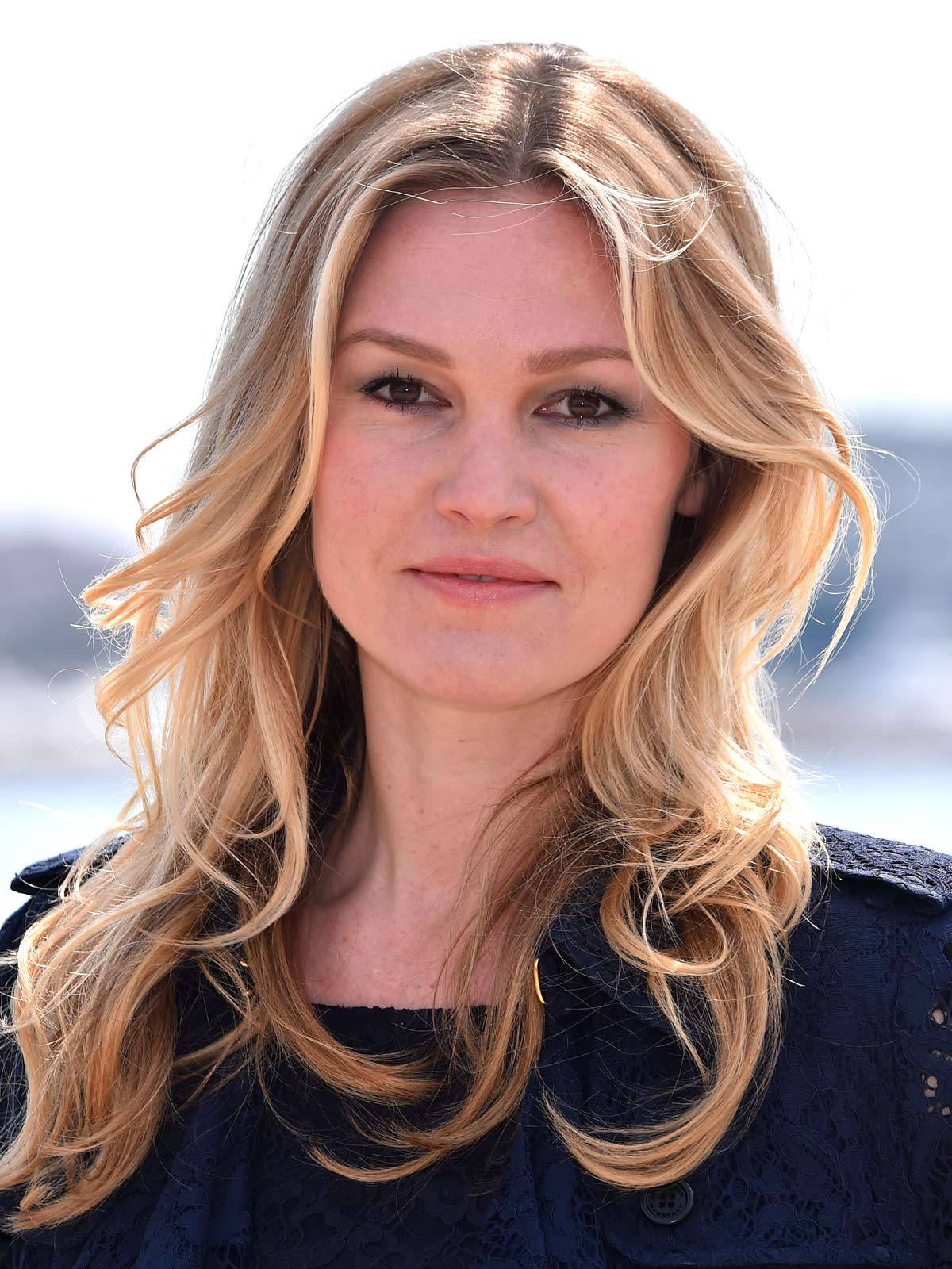 Julia Stiles American Actress Celebrity Wallpaper