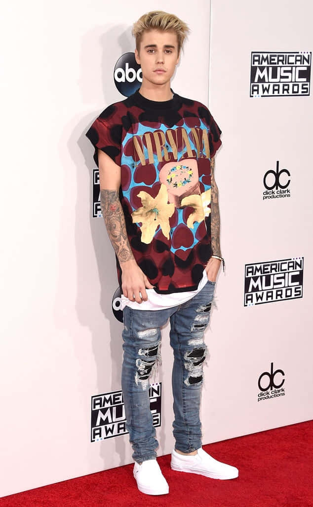 Justin Bieber Keeping Up With The Latest Fashion Trends. Wallpaper