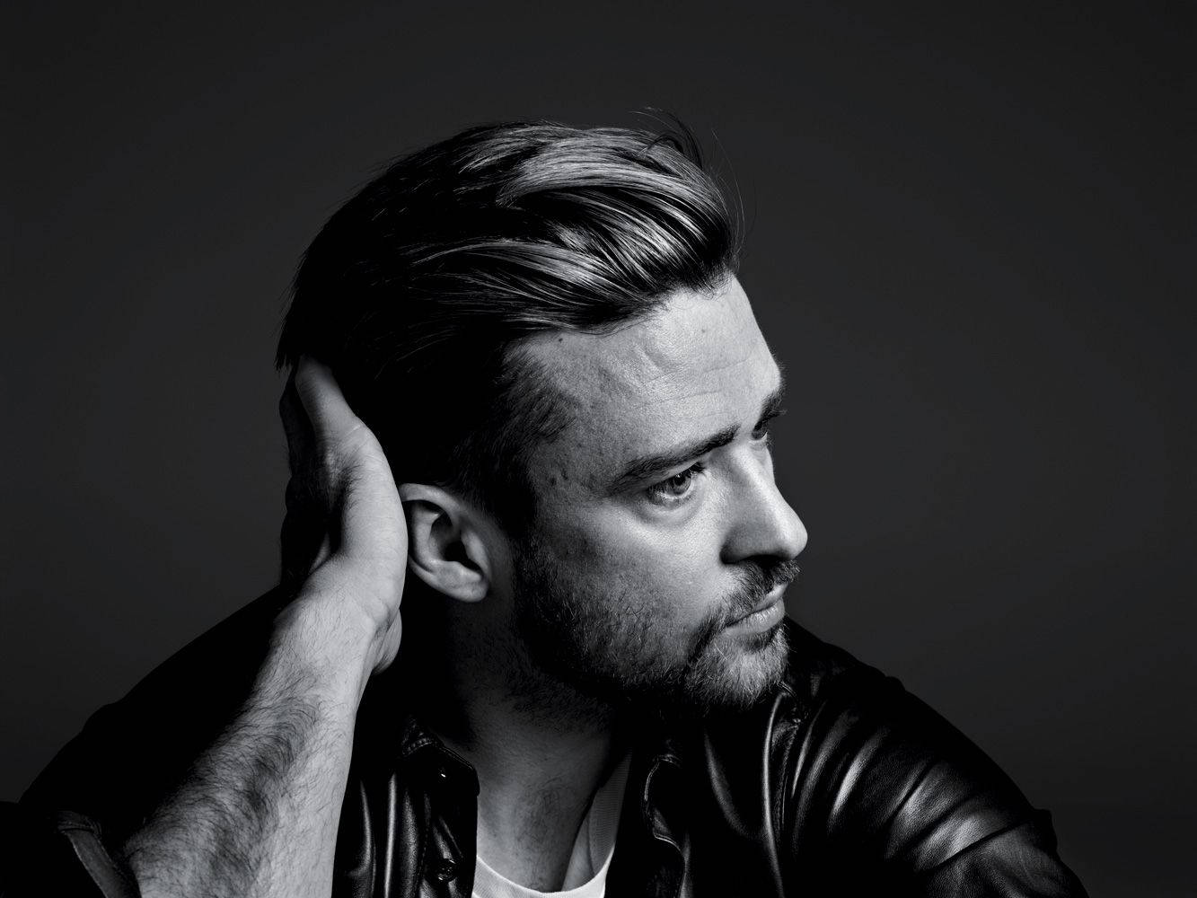 Justin Timberlake Styling His Slick Hair Wallpaper