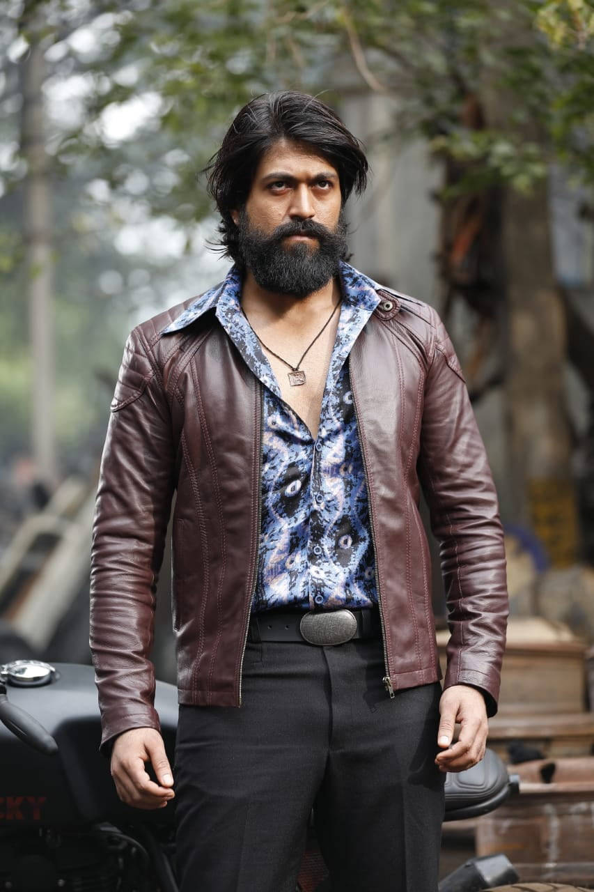 K.g.f 2 Yash With Jacket Wallpaper