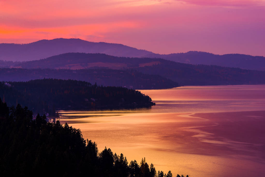 Kaleidoscopic Lake In Idaho Wallpaper