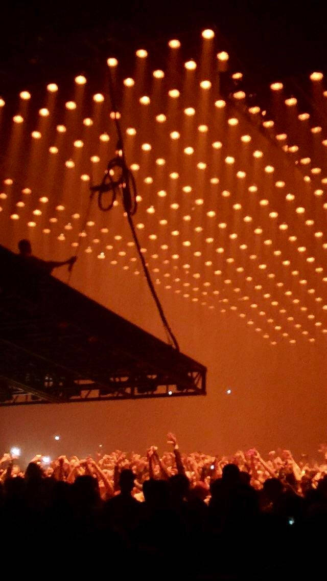 Kanye West Saint Pablo Light Lines Wallpaper