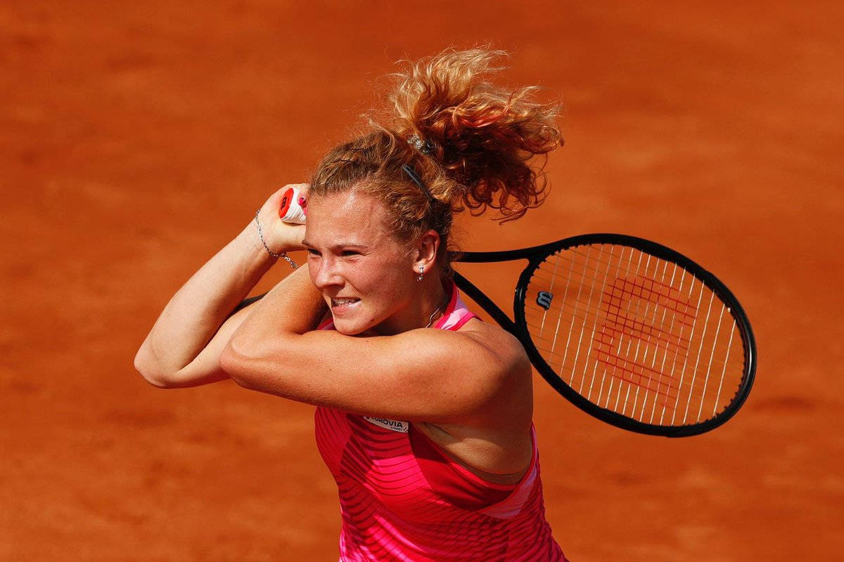 Katerina Siniakova Two-handed Wallpaper