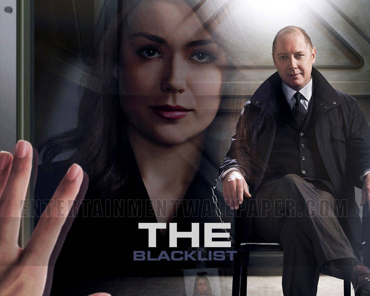 Keen Looking At Red The Blacklist Wallpaper