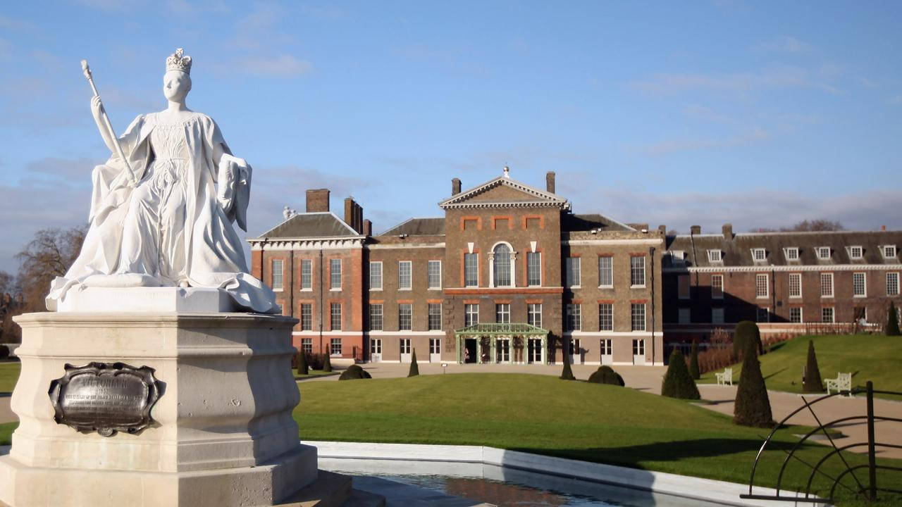 Kensington Palace Behind Statue Wallpaper