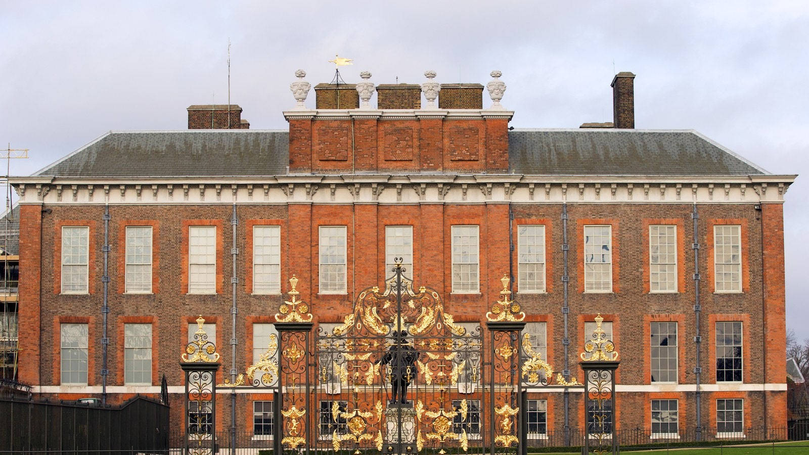 Kensington Palace White Sky Wallpaper