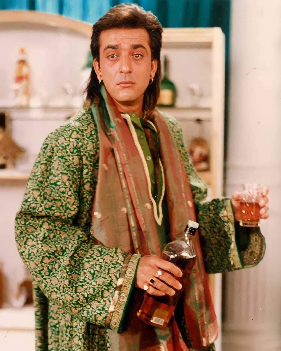 Khalnayak Ballu Bottle Of Liquor Wallpaper