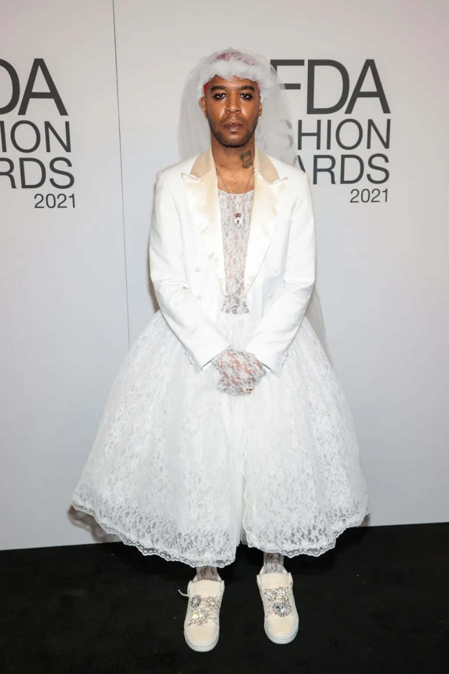 Kid Cudi White Lace Outfit C F D A Fashion Awards2021 Wallpaper
