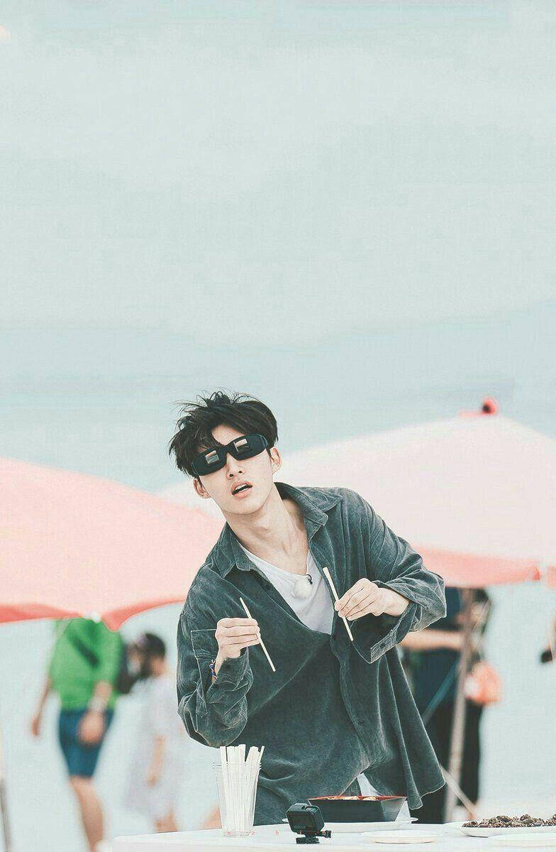 Kim Hanbin Lazy Sunglasses Wallpaper