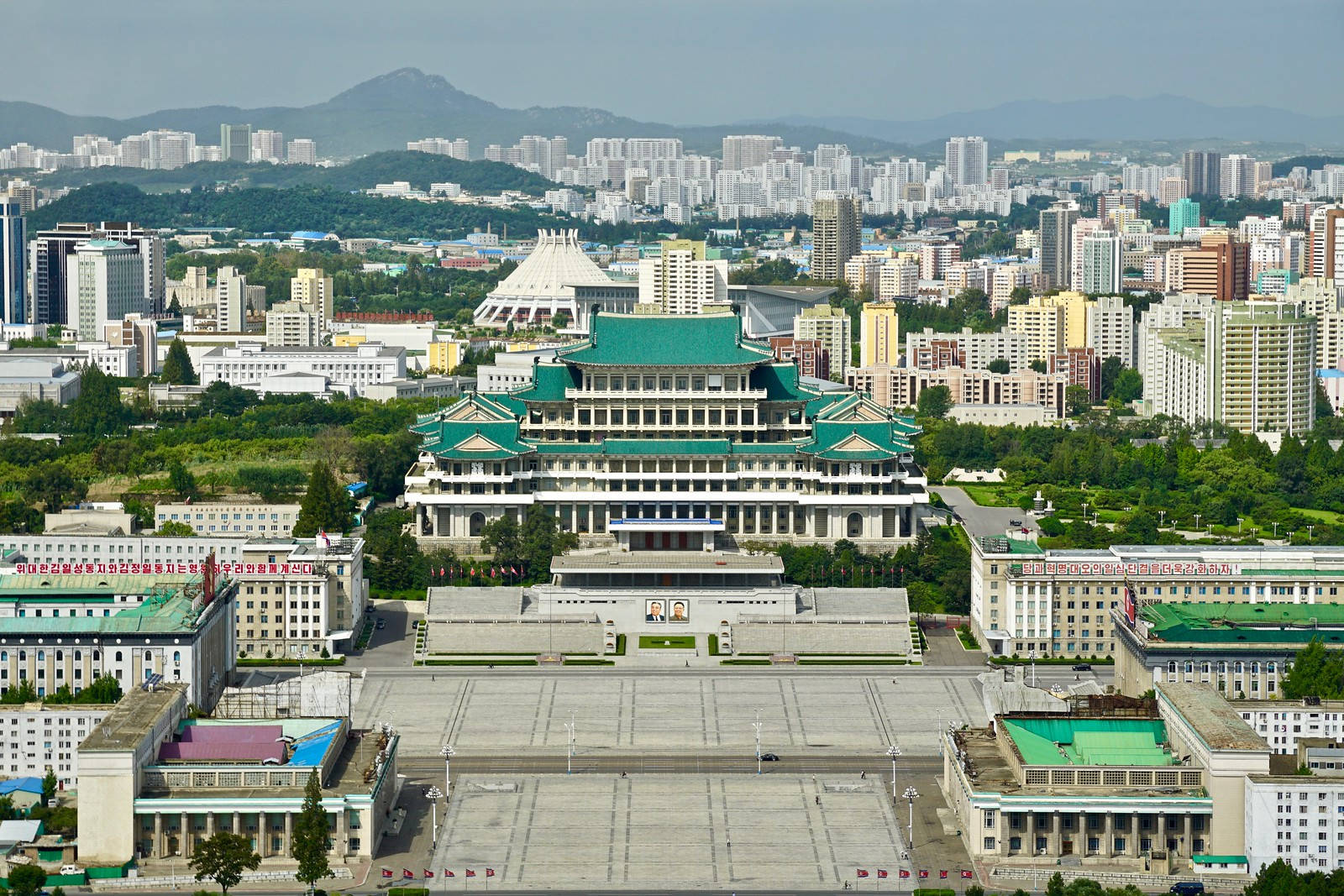 Kim Il-sung Square In Captivating Pyongyang City At Dusk Wallpaper