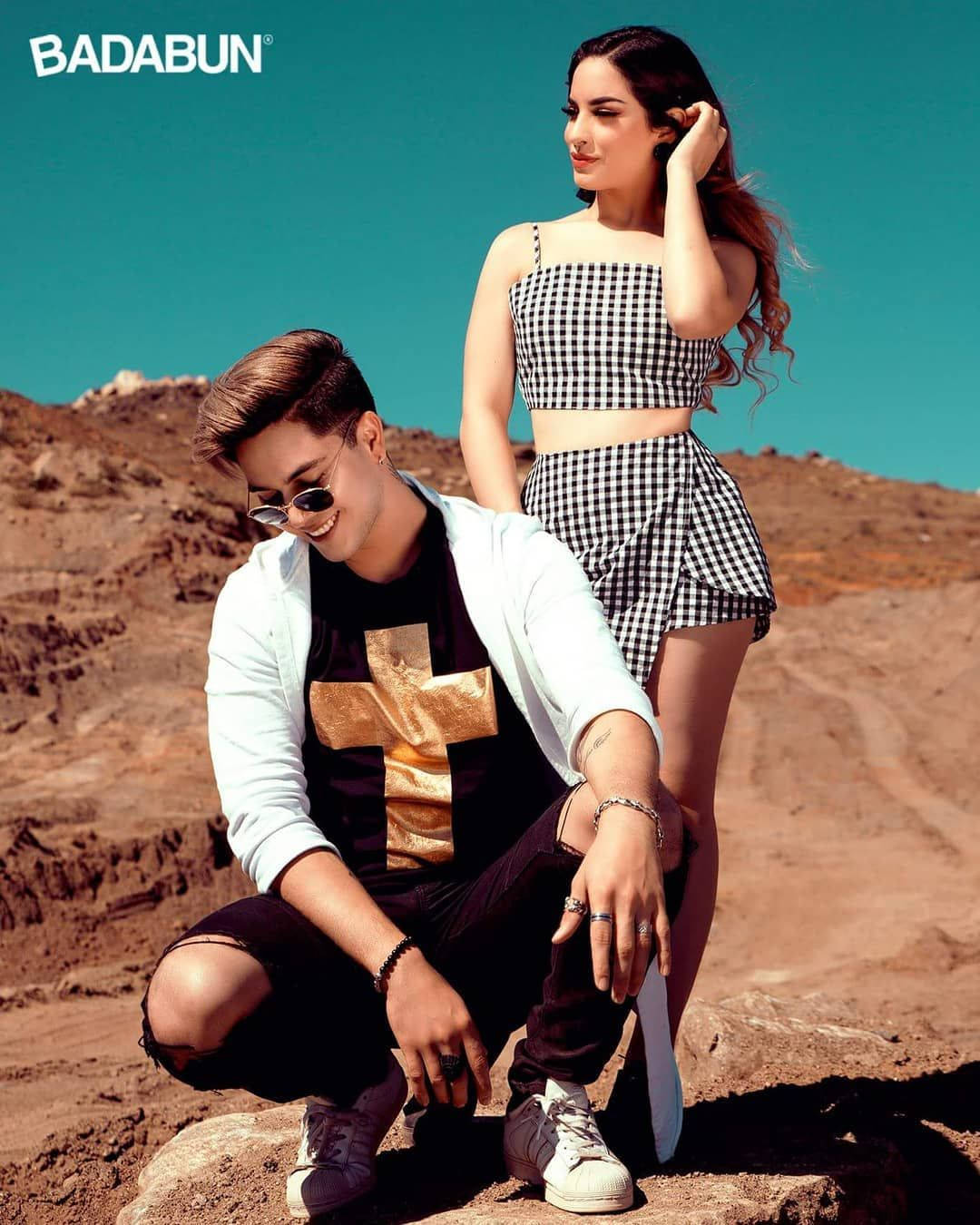 Kimberly Loaiza And Jd Pantoja Striking A Pose At Their Photoshoot. Wallpaper